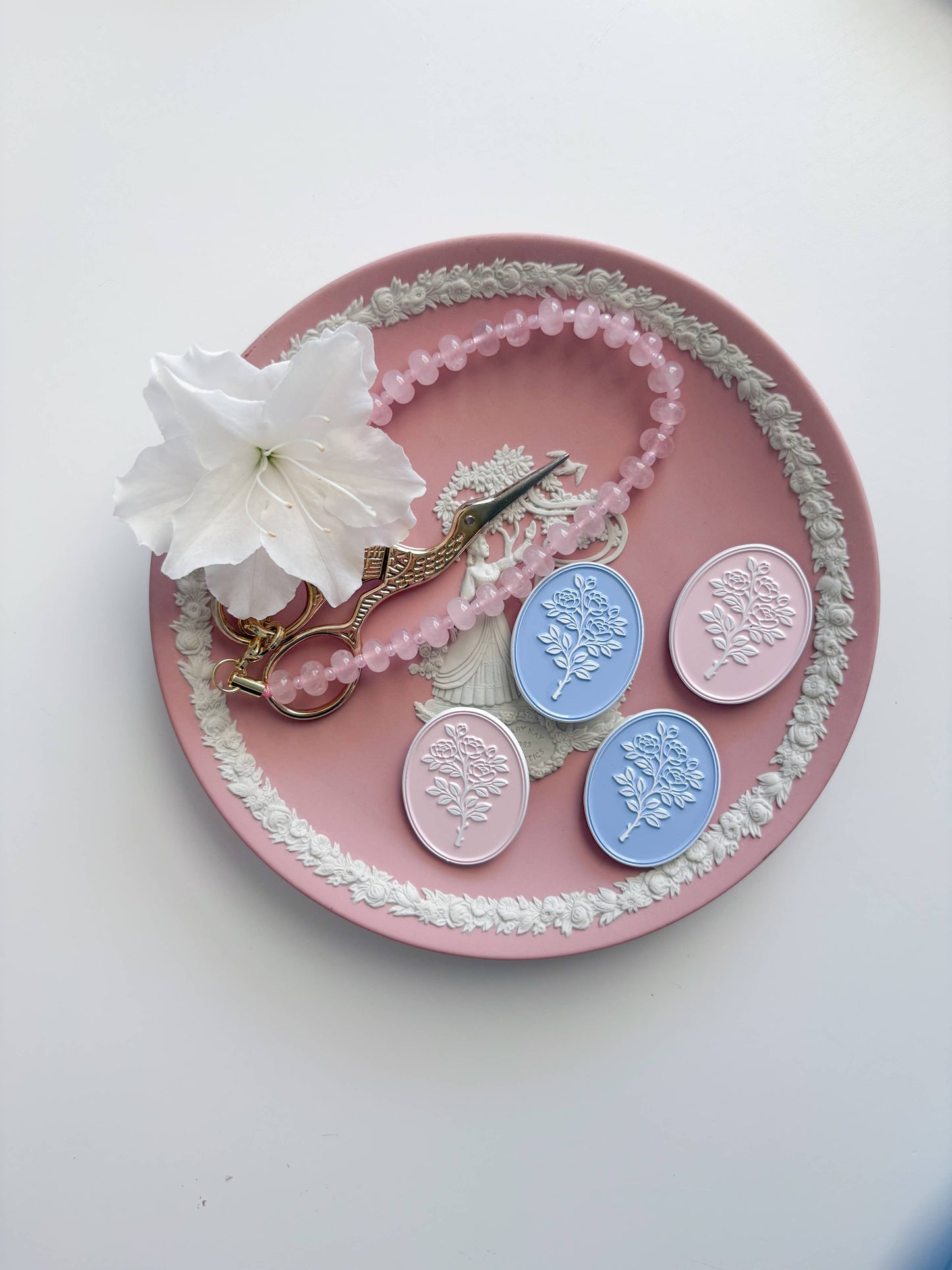 Petal Pink Heirloom Cameo Needleminder