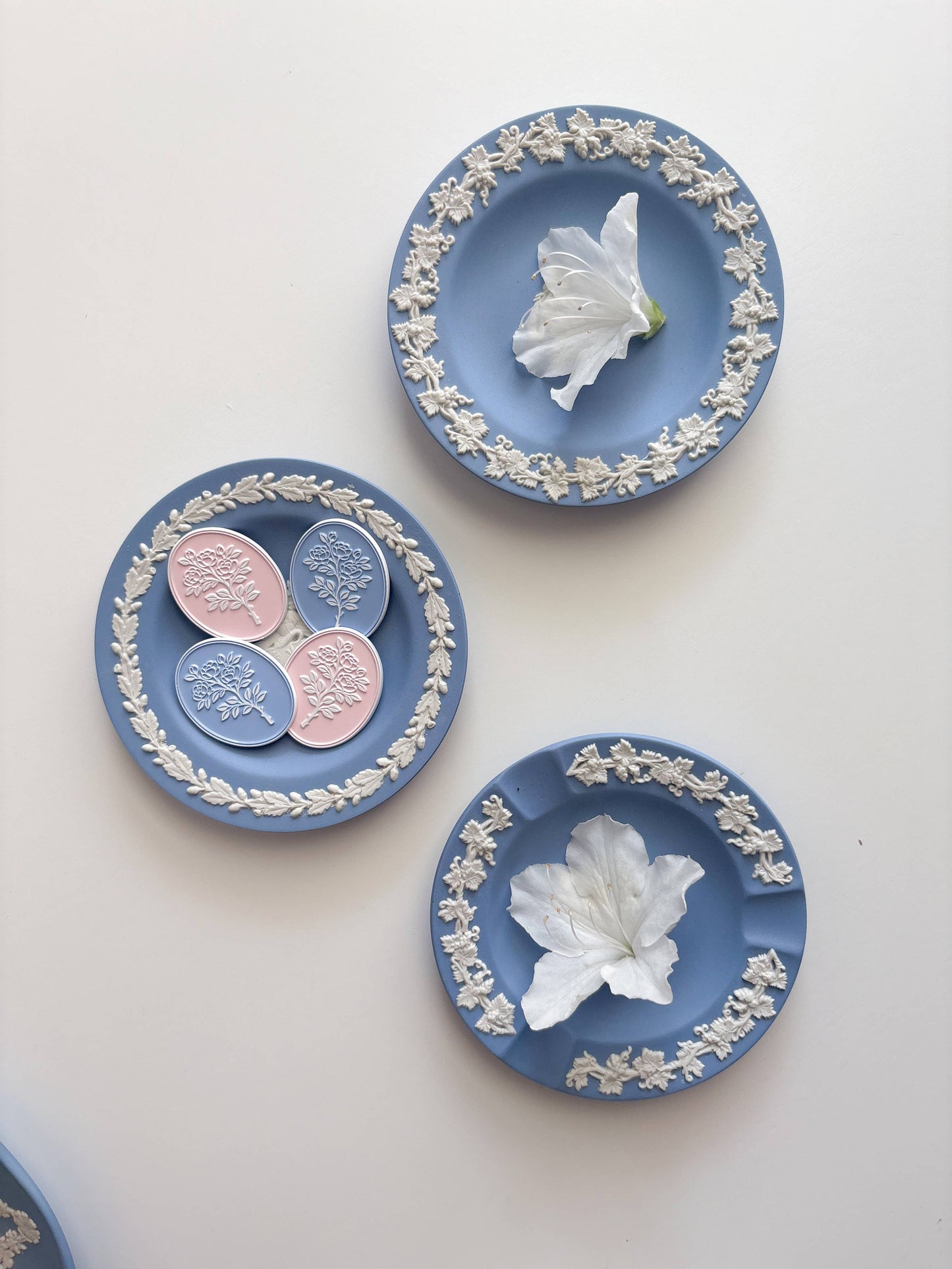 Antique Blue Heirloom Cameo Needleminder
